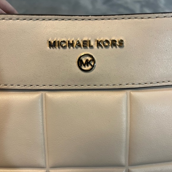 Michael Kors Leather Susan Cream w/ Gold Hardware Medium Quilted  Tote B… - Picture 2 of 16